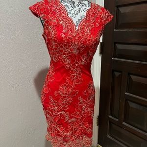 CHRISTMAS RED GOLD EMBROIDERED COCKTAIL HOLIDAY DRESS NEW MEDIUM BODYCON SEXY